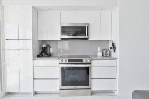 Condo in Sunny Isles Beach, Florida, 2 bedrooms  № 1860067 - photo 13