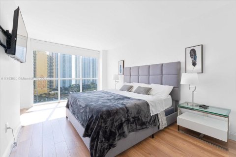 Condo in Sunny Isles Beach, Florida, 2 bedrooms  № 1860067 - photo 19