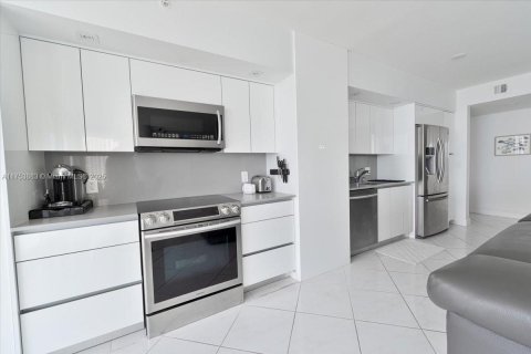 Condo in Sunny Isles Beach, Florida, 2 bedrooms  № 1860067 - photo 8
