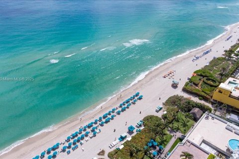 Condo in Sunny Isles Beach, Florida, 2 bedrooms  № 1860067 - photo 3