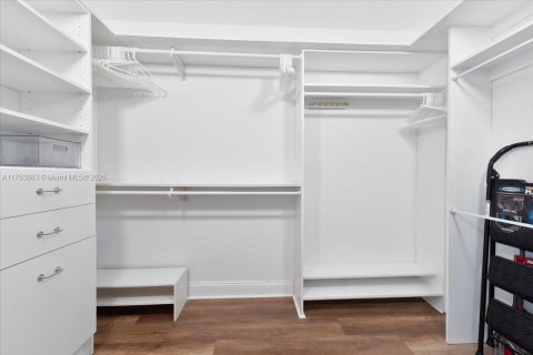 Condo in Sunny Isles Beach, Florida, 2 bedrooms  № 1860067 - photo 20