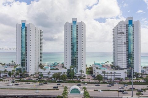 Condo in Sunny Isles Beach, Florida, 2 bedrooms  № 1860067 - photo 4