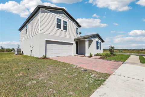 Villa ou maison à vendre à Poinciana, Floride: 4 chambres, 244.43 m2 № 1893999 - photo 2