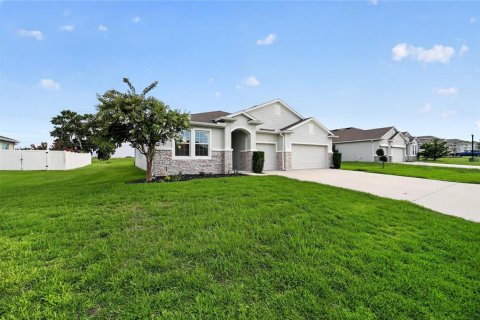 Villa ou maison à louer à Ocala, Floride: 4 chambres, 263.29 m2 № 2204886 - photo 3