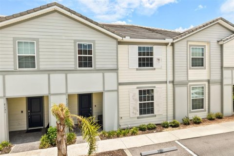Townhouse in Davenport, Florida 5 bedrooms, 211.91 sq.m. № 2197685 - photo 2