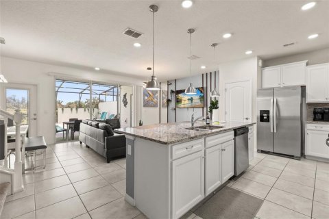 Townhouse in Davenport, Florida 5 bedrooms, 211.91 sq.m. № 2197685 - photo 10
