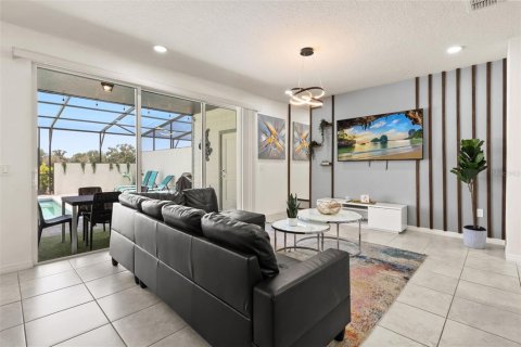 Townhouse in Davenport, Florida 5 bedrooms, 211.91 sq.m. № 2197685 - photo 8