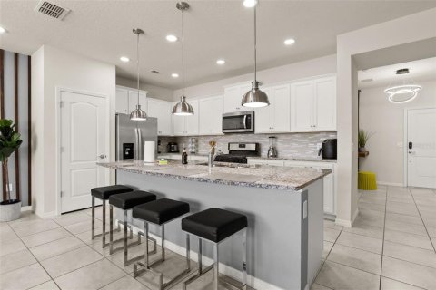 Townhouse in Davenport, Florida 5 bedrooms, 211.91 sq.m. № 2197685 - photo 13