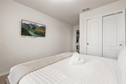 Townhouse in Davenport, Florida 5 bedrooms, 211.91 sq.m. № 2197685 - photo 19
