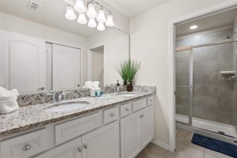 Townhouse in Davenport, Florida 5 bedrooms, 211.91 sq.m. № 2197685 - photo 17