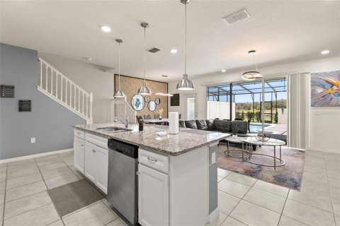 Townhouse in Davenport, Florida 5 bedrooms, 211.91 sq.m. № 2197685 - photo 11