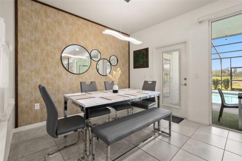 Townhouse in Davenport, Florida 5 bedrooms, 211.91 sq.m. № 2197685 - photo 4