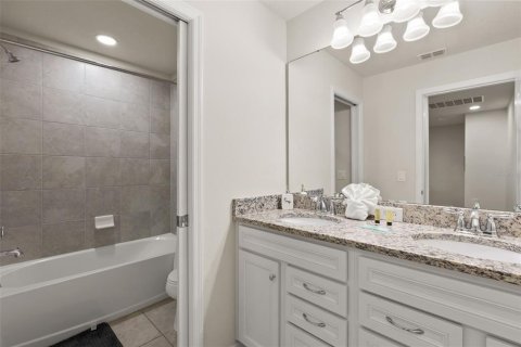 Townhouse in Davenport, Florida 5 bedrooms, 211.91 sq.m. № 2197685 - photo 22