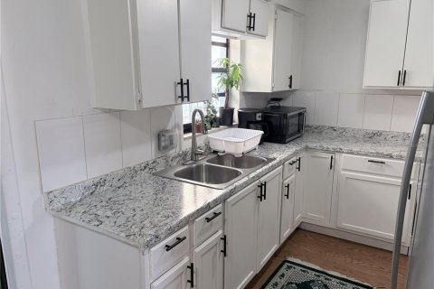 Casa en venta en Tampa, Florida, 3 dormitorios, 140.38 m2 № 2212132 - foto 8