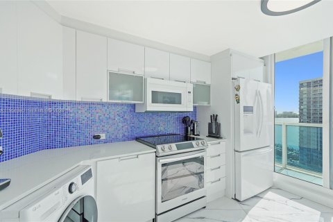 Купить кондоминиум в Норт-Бей-Виллидж, Флорида 2 спальни, 108.79м2, № 2012053 - фото 19