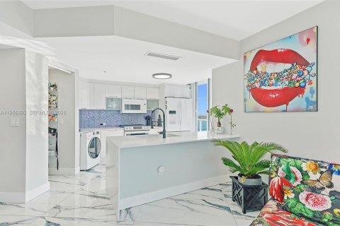 Купить кондоминиум в Норт-Бей-Виллидж, Флорида 2 спальни, 108.79м2, № 2012053 - фото 15