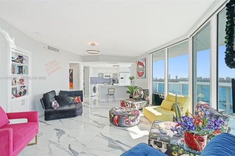 Купить кондоминиум в Норт-Бей-Виллидж, Флорида 2 спальни, 108.79м2, № 2012053 - фото 8