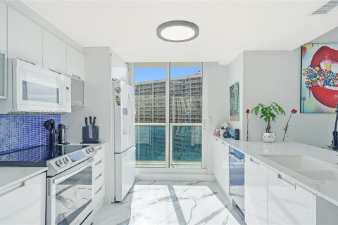 Купить кондоминиум в Норт-Бей-Виллидж, Флорида 2 спальни, 108.79м2, № 2012053 - фото 21