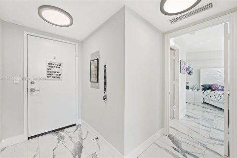 Купить кондоминиум в Норт-Бей-Виллидж, Флорида 2 спальни, 108.79м2, № 2012053 - фото 25