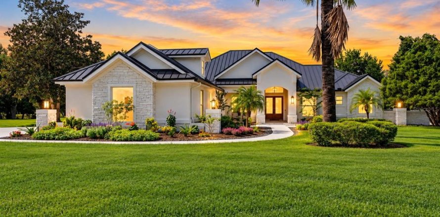 House in Odessa, Florida 5 bedrooms, 411.65 sq.m. № 2431094