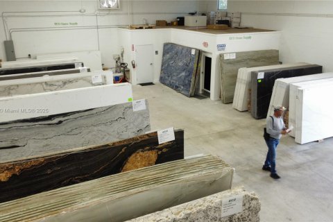 Купить коммерческую недвижимость в Хайалиа, Флорида № 2021746 - фото 18