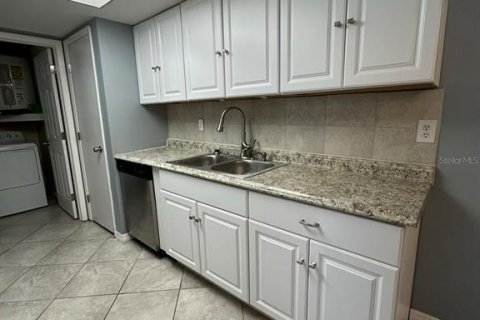 Villa ou maison à louer à Spring Hill, Floride: 3 chambres, 114.27 m2 № 1908594 - photo 30