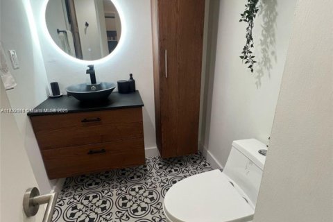 Condo in Miami, Florida, 1 bedroom  № 1809240 - photo 10