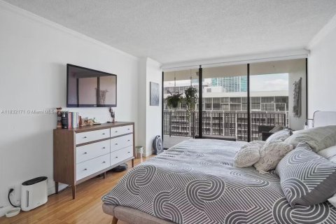 Condo in Miami, Florida, 1 bedroom  № 1809240 - photo 6