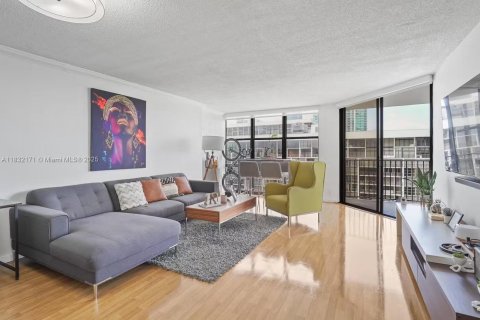 Condo in Miami, Florida, 1 bedroom  № 1809240 - photo 4