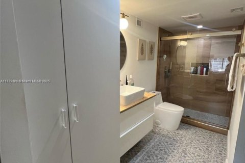 Condo in Miami, Florida, 1 bedroom  № 1809240 - photo 8