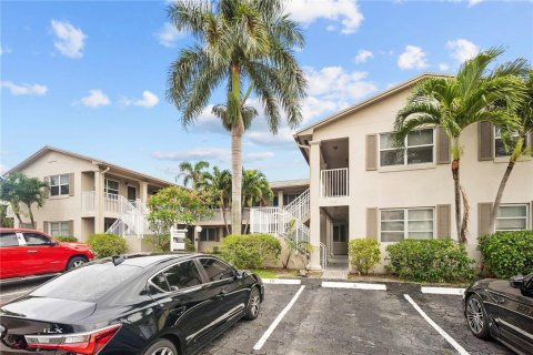 Condo in Lighthouse Point, Florida, 1 bedroom № 2189245