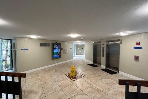 Снять в аренду кондоминиум в Лодерхилл, Флорида 1 спальня, 76.37м2, № 1958555 - фото 17