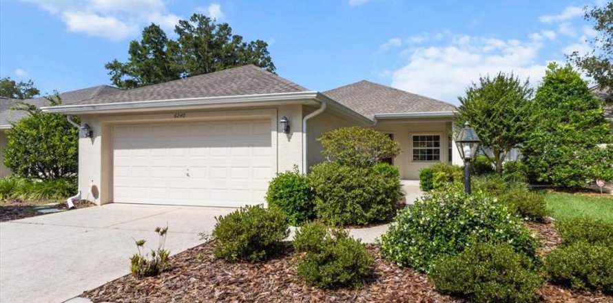 House in Crystal River, Florida 2 bedrooms, 182.09 sq.m. № 1740713