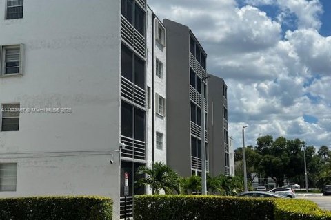 Condominio en venta en Miami, Florida, 4 dormitorios, 135.54 m2 № 1790882 - foto 15