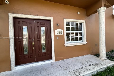 House in Hialeah, Florida 3 bedrooms, 166.3 sq.m. № 1997438 - photo 2