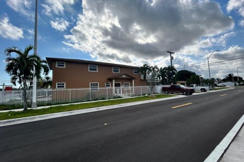 House in Hialeah, Florida 3 bedrooms, 166.3 sq.m. № 1997438