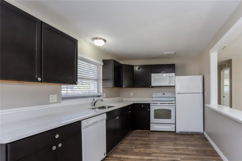 Casa en alquiler en Clearwater, Florida, 4 dormitorios, 150.32 m2 № 1913622 - foto 4