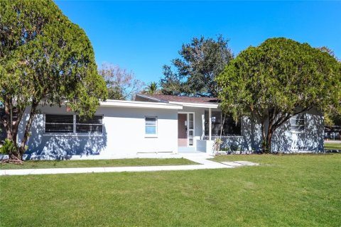 Casa en alquiler en Clearwater, Florida, 4 dormitorios, 150.32 m2 № 1913622 - foto 1