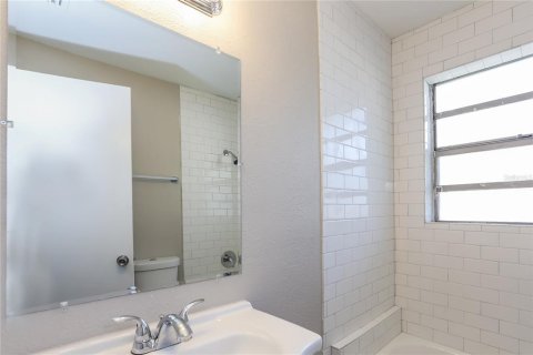 Casa en alquiler en Clearwater, Florida, 4 dormitorios, 150.32 m2 № 1913622 - foto 13