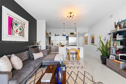 Condo in Miami, Florida, 2 bedrooms  № 2059703 - photo 15