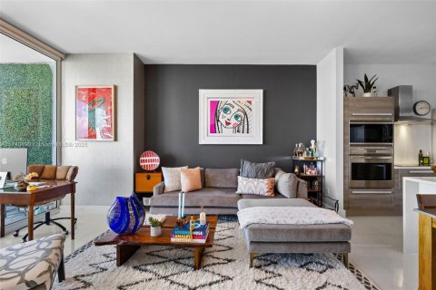Condo in Miami, Florida, 2 bedrooms  № 2059703 - photo 17