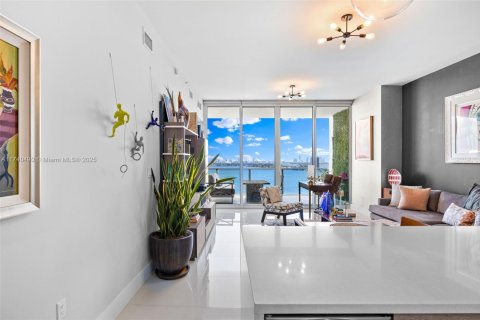 Condo in Miami, Florida, 2 bedrooms  № 2059703 - photo 9