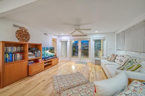 Villa ou maison à louer à Saint Pete Beach, Floride: 3 chambres, 199.83 m2 № 2427591 - photo 5