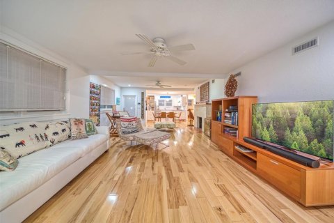 Villa ou maison à louer à Saint Pete Beach, Floride: 3 chambres, 199.83 m2 № 2427591 - photo 6