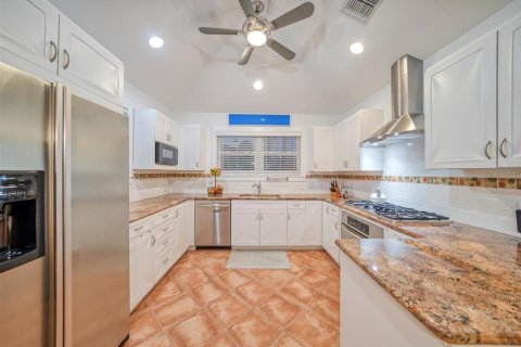 Villa ou maison à louer à Saint Pete Beach, Floride: 3 chambres, 199.83 m2 № 2427591 - photo 10