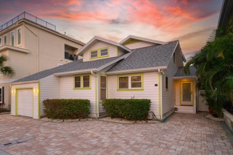 Villa ou maison à louer à Saint Pete Beach, Floride: 3 chambres, 199.83 m2 № 2427591 - photo 2