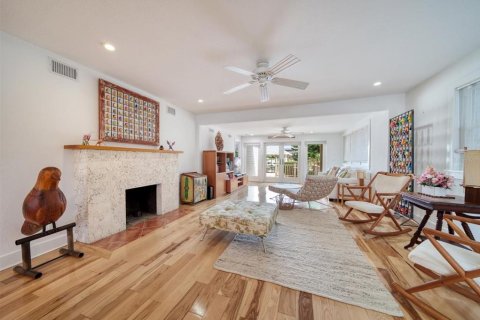 Villa ou maison à louer à Saint Pete Beach, Floride: 3 chambres, 199.83 m2 № 2427591 - photo 4