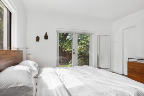 House in Miami, Florida 2 bedrooms, 138.98 sq.m. № 2012755 - photo 19