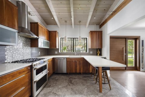 House in Miami, Florida 2 bedrooms, 138.98 sq.m. № 2012755 - photo 13