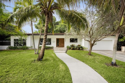 House in Miami, Florida 2 bedrooms, 138.98 sq.m. № 2012755 - photo 9